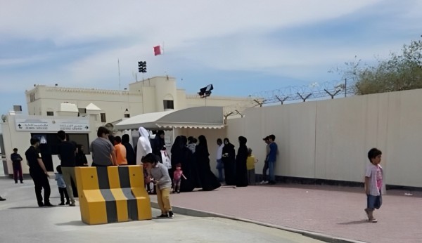 Families of political prisoners protest outside Jaw Prison (Photo from the Archive)